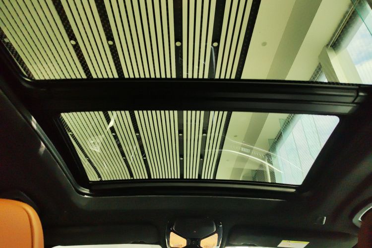 BMW X7 2023 car image #18