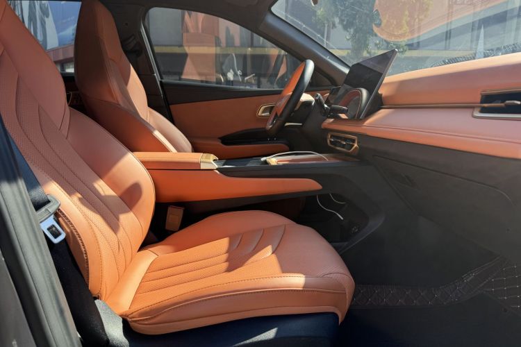 哪吒汽车 哪吒X 2024 汽车图片 #18