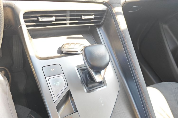 Roewe D5X DMH 2024 изображение автомобиля #18