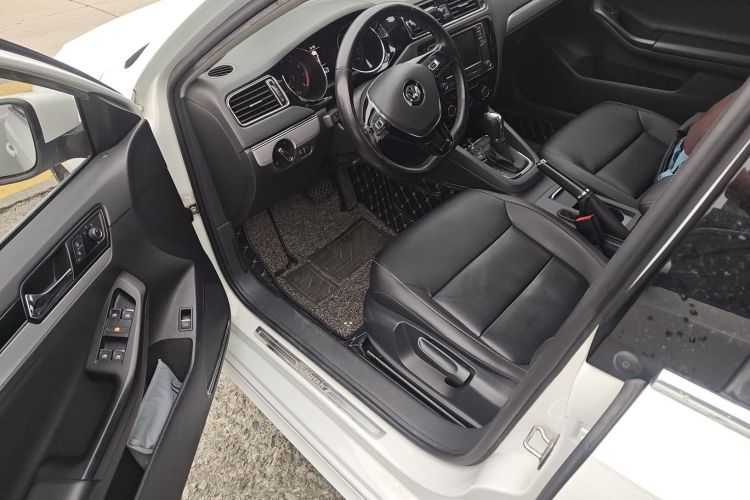 Volkswagen Sagitar 2018 immagine di auto #18