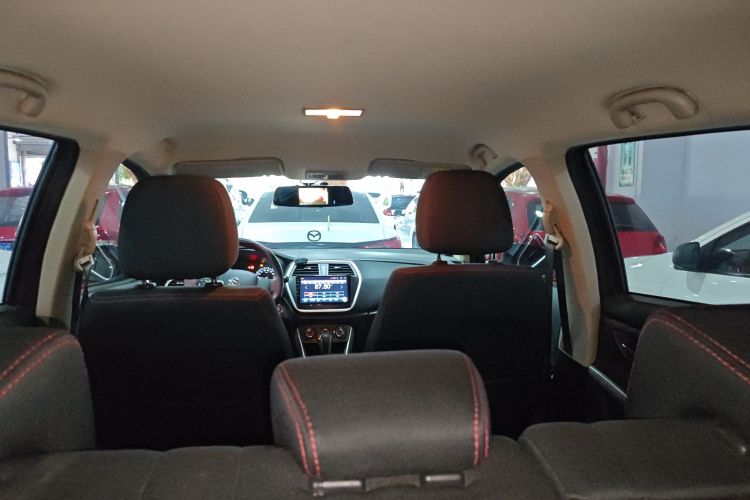 Suzuki S-Cross 2016 immagine di auto #18