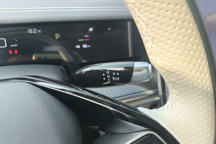 哪吒汽车 哪吒S猎装 2025 汽车图片 #18