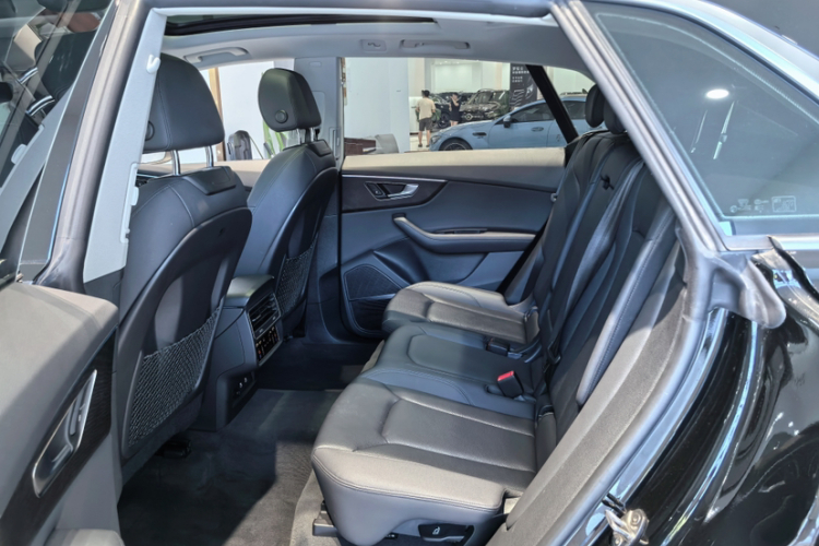 Audi Q8 2024 car image #18