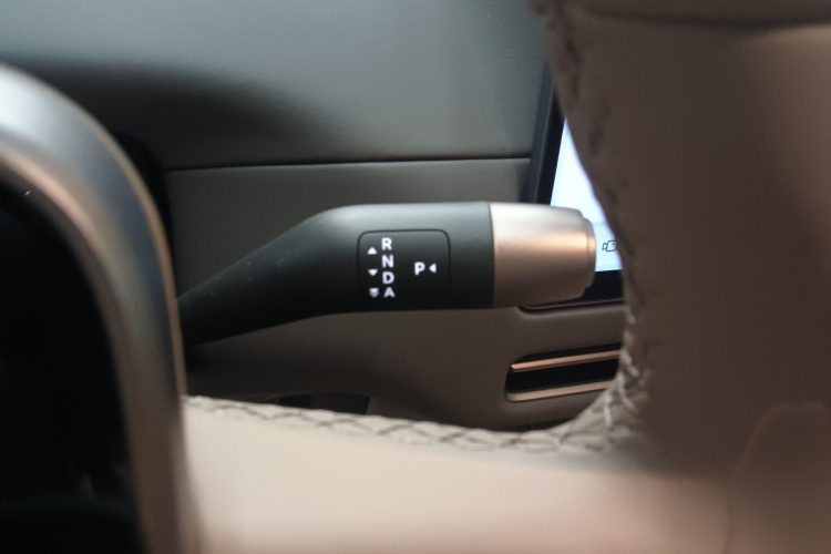 Li i8 2025 image de voiture #18