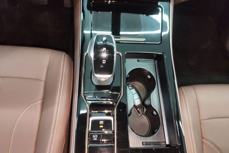 2025 car image #18