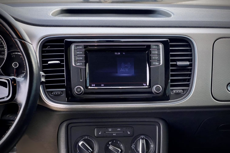 Volkswagen Beetle 2016 car image #18
