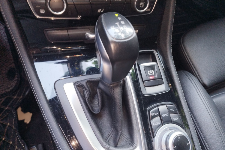 BMW 2 Series Tourer (Imported) 2016 immagine di auto #18