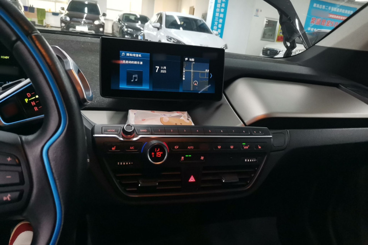 BMW i3 (Imported) 2018 #18 BMW i3 (Imported) 2018 car image #18