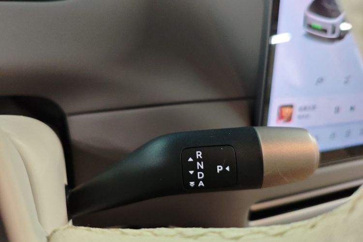 Li i8 2025 image de voiture #18