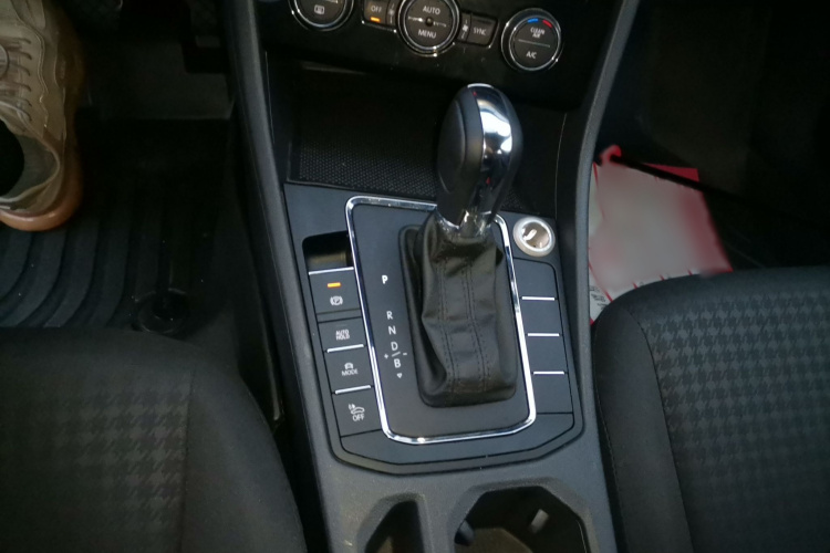 Volkswagen Bora Pure Electric 2020 صورة سيارة #18