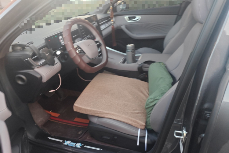 Roewe M7 DMH 2025 car image #18