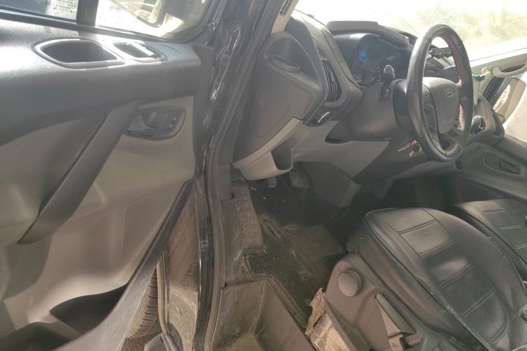 Ford Transit 2022 car image #18