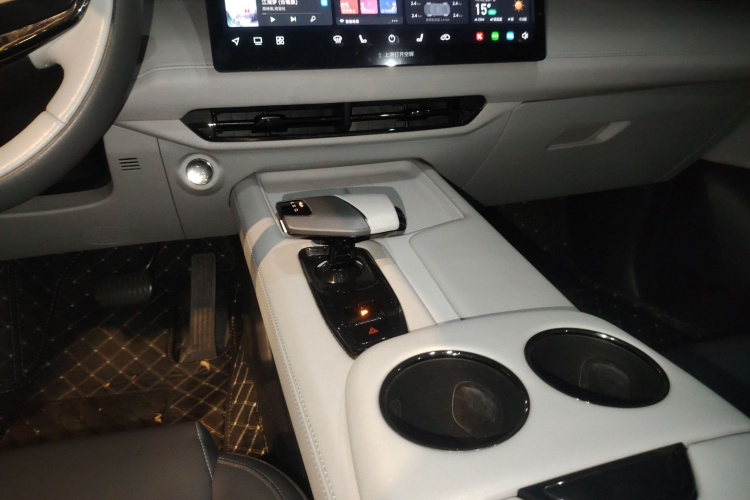 Changan UNI-Z PHEV 2024 #18 Changan UNI-Z PHEV 2024 صورة سيارة #18