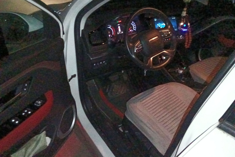 Haval H2s 2018 #18 Haval H2s 2018 car image #18