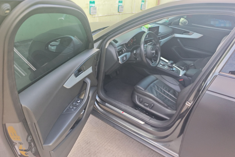 Audi A4L 2019 car image #18