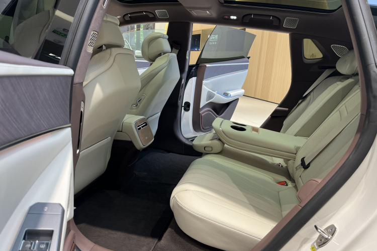 Denza DENZA 2024 #18 Denza DENZA 2024 car image #18