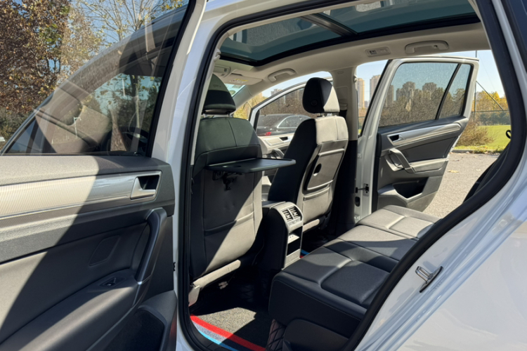 Volkswagen Golf Sportsvan 2020 car image #18