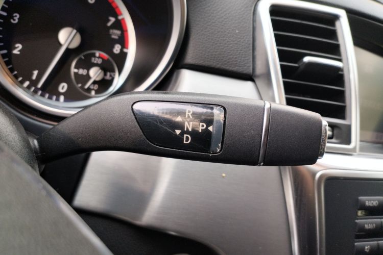 Mercedes-Benz M Class 2015 car image #18