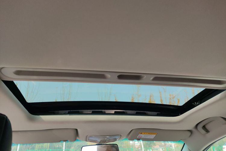 MG GT 2016 car image #18