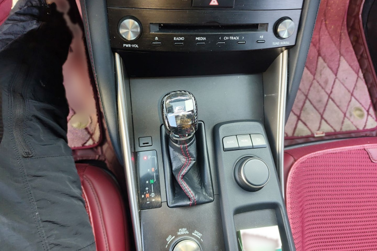 丰田 雷克萨斯IS 2017 汽车图片 #18