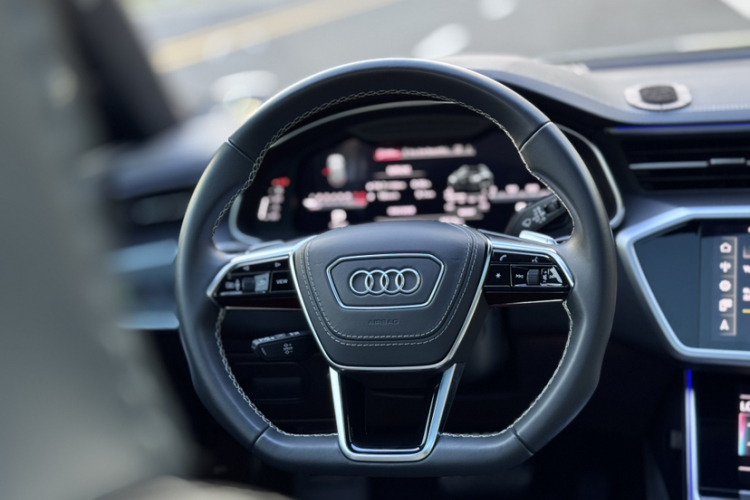 Audi A7L 2024 immagine di auto #18