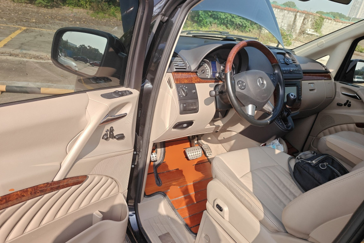 Mercedes-Benz Viano (Imported) 2015 car image #18