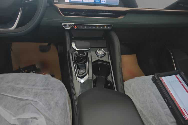 GEELY Monjaro MHEV 2025 #18 GEELY Monjaro MHEV 2025 car image #18