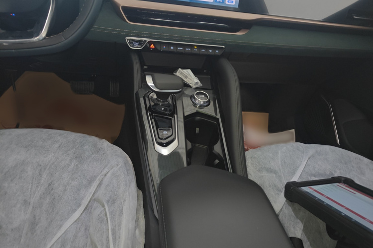 GEELY Monjaro MHEV 2025 car image #18