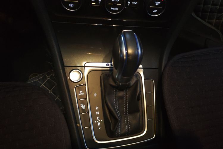 Volkswagen Golf Pure Electric 2020 imagen de coche #18