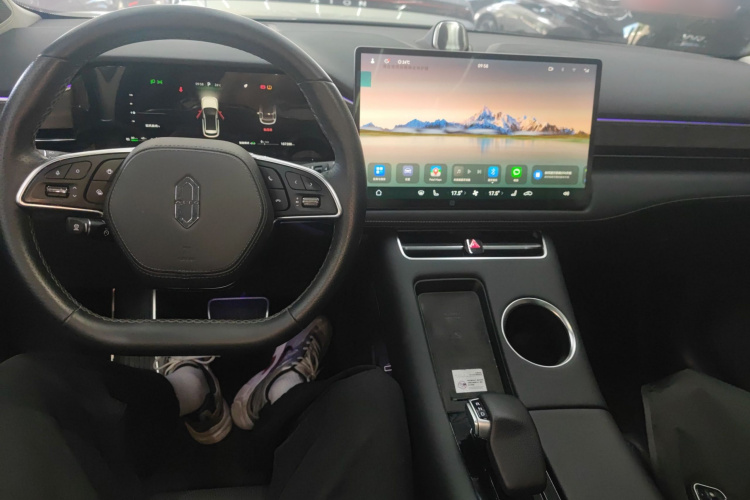 2022 car image #18