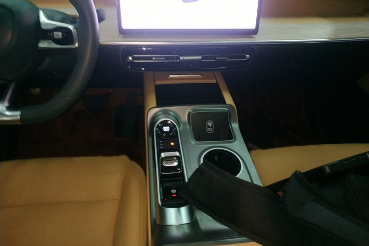 GAC Trumpchi E8 New Energy 2024 car image #18