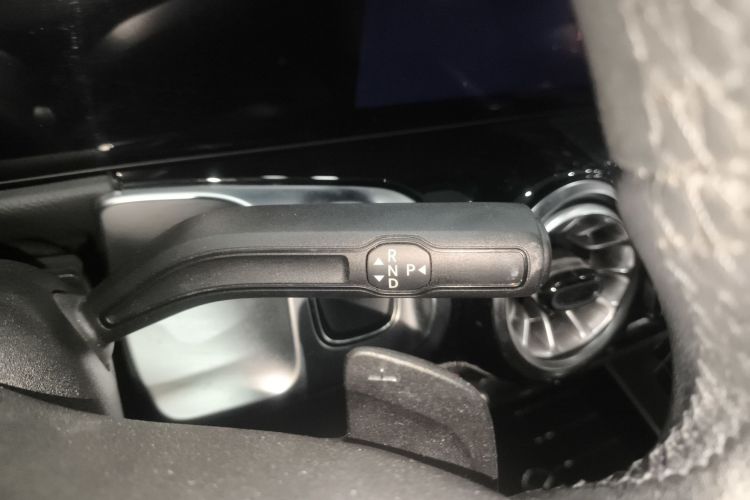 Mercedes-Benz EQB Class 2023 immagine di auto #18