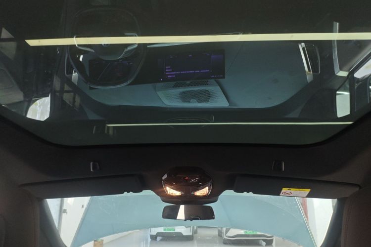 BMW iX 2023 immagine di auto #18