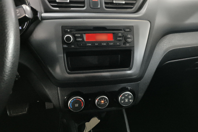 Kia K2 2016 car image #18