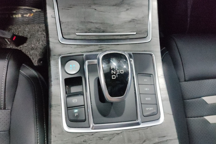 BYD Qin Pro New Energy 2018 immagine di auto #18