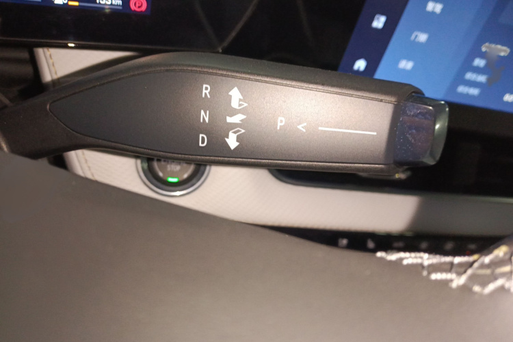 Chevrolet Equinox Plus 2025 car image #18