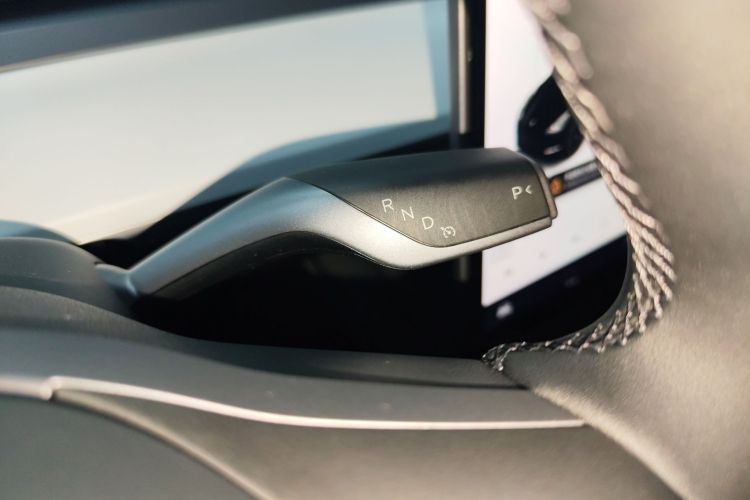Tesla Model Y 2022 car image #18