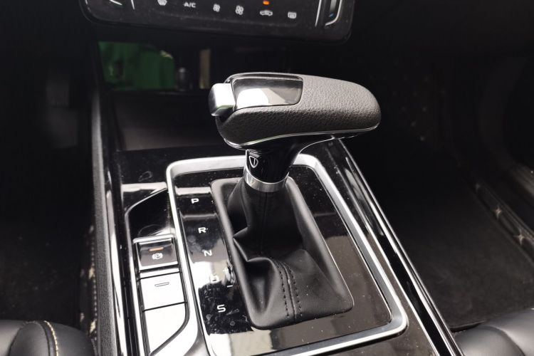 2020 car image #18