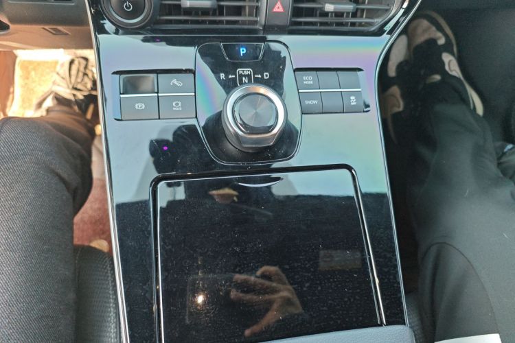 Toyota bZ4X 2024 immagine di auto #18