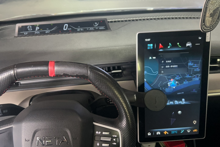 哪吒汽车 哪吒V 2021 汽车图片 #18