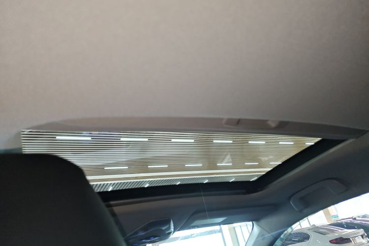 Toyota C-HR 2023 immagine di auto #18