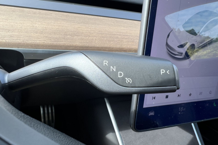 Tesla Model 3 2020 صورة سيارة #18