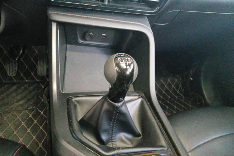 Roewe i5 2023 car image #18