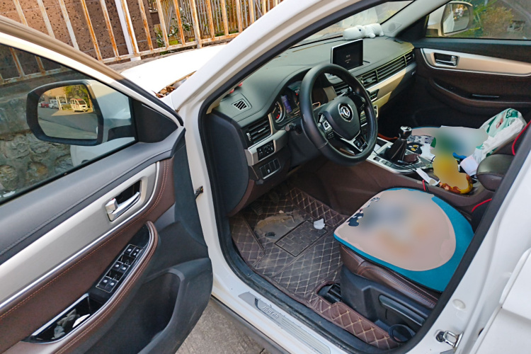 Forthing JOYEAR X5 2017 #18 Forthing JOYEAR X5 2017 car image #18