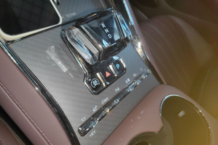 Denza Z9GT 2024 #18 Denza Z9GT 2024 car image #18