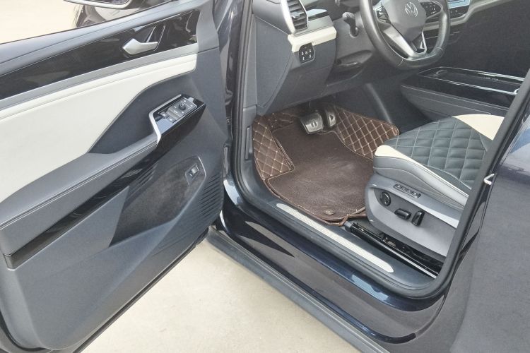 Volkswagen ID.6 Crozz 2023 #18 Volkswagen ID.6 Crozz 2023 immagine di auto #18