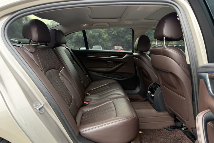 BMW 5 Series New Energy 2019 image de voiture #18