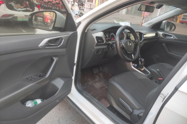 Volkswagen T-Cross 2019 #18 Volkswagen T-Cross 2019 car image #18