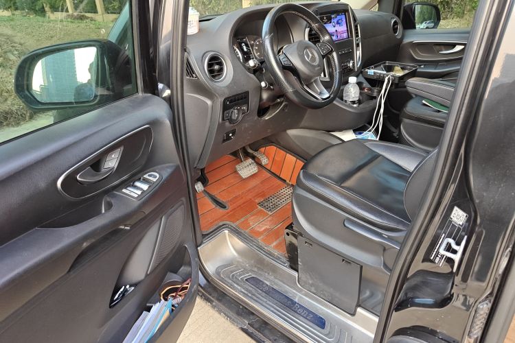 奔驰 威霆 2017 汽车图片 #18