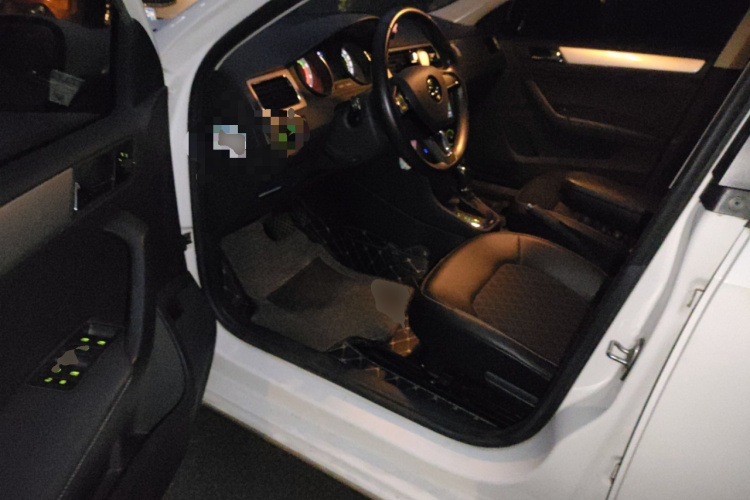 Skoda Rapid Spaceback 2018 immagine di auto #18